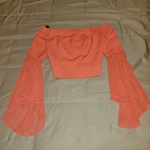 Salmon color crop top with flowy sleeves